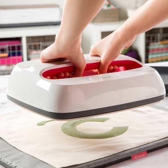 Cricut EasyPress 2  Raspberry - Large 12" x 10" New - Picture 2 of 8